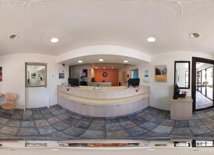 Front desk Photo