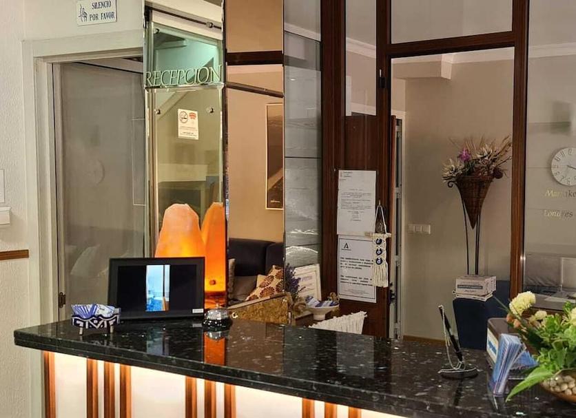 Front desk Photo