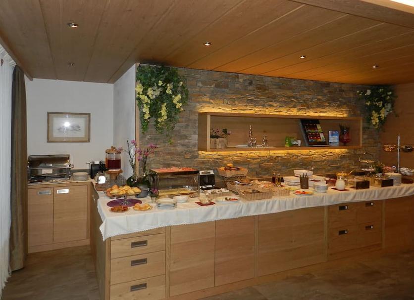Buffet Photo