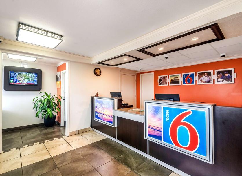 Front desk Photo