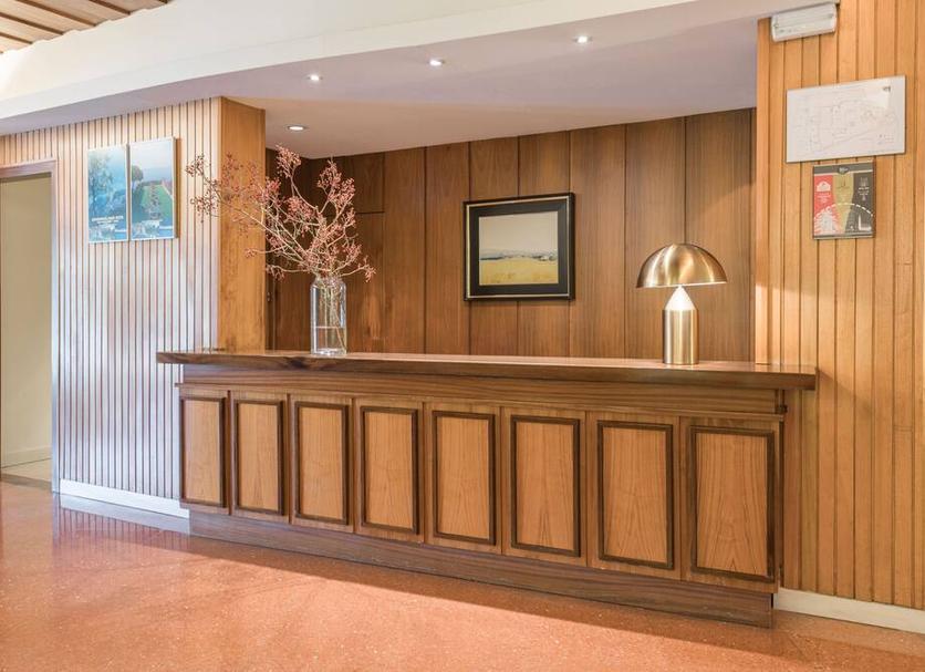 Front desk Photo