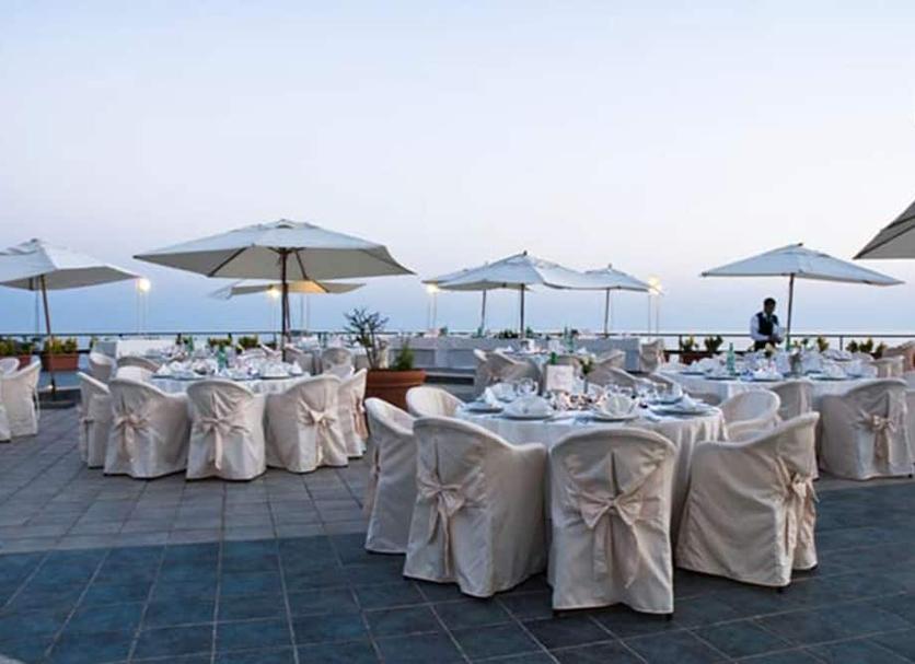 Banquet hall Photo