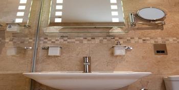 Langtrys - Blackpool - Bathroom