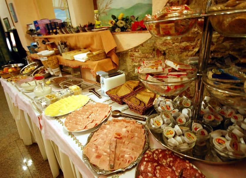 Buffet Photo