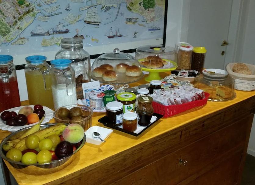 Buffet Photo