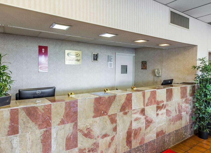Front desk Photo