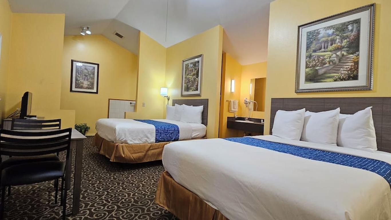 Travelodge by Wyndham Wenatchee