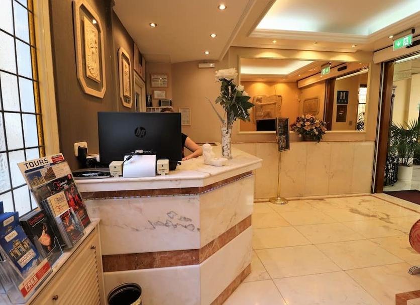 Front desk Photo
