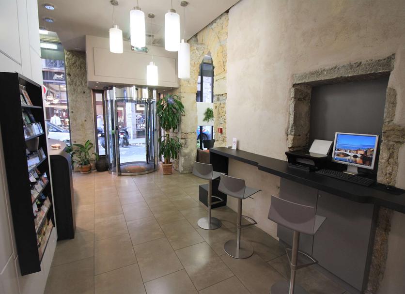Front desk Photo