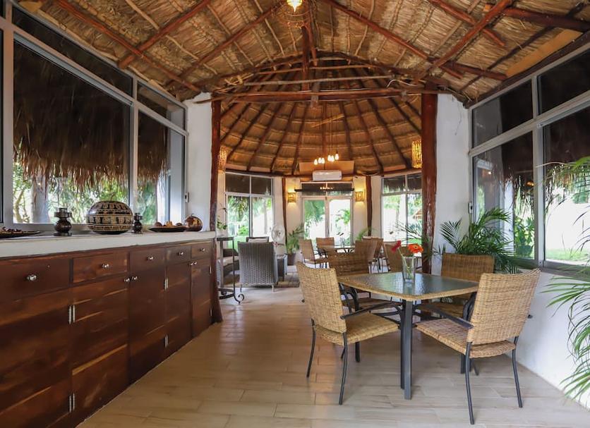 Dining room Photo