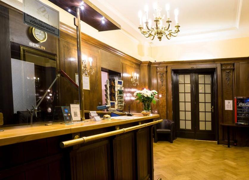 Front desk Photo