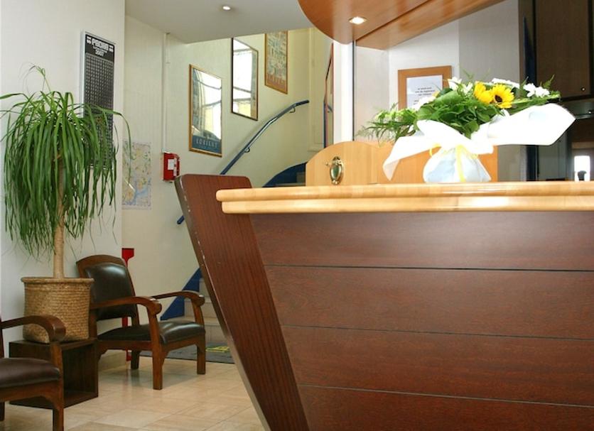 Front desk Photo