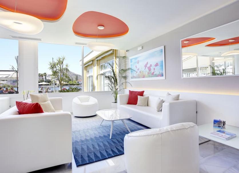 Lounge Photo