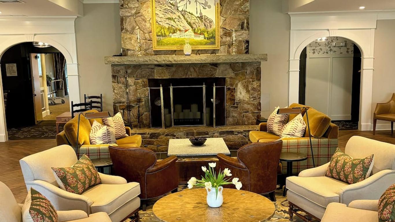 White Mountain Hotel and Resort