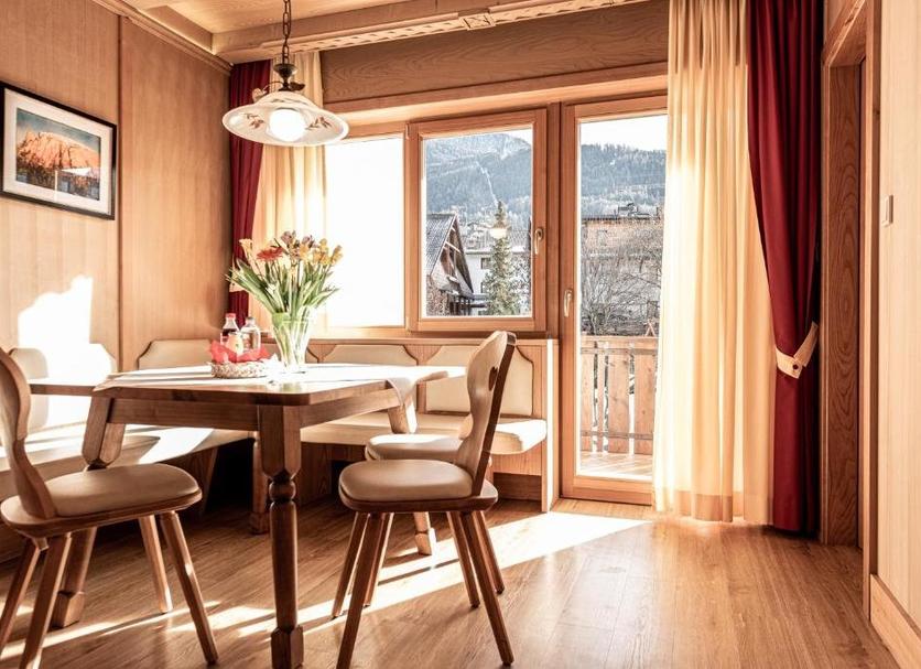 Dining room Photo