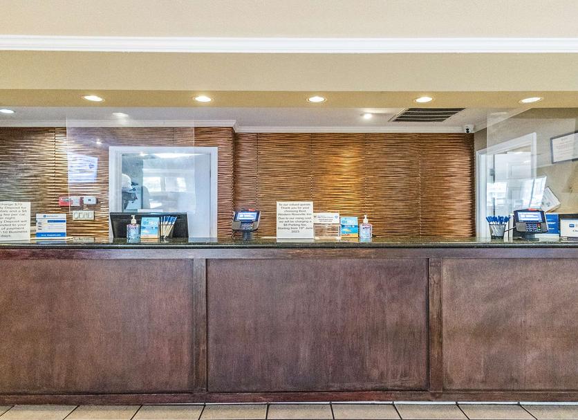 Front desk Photo