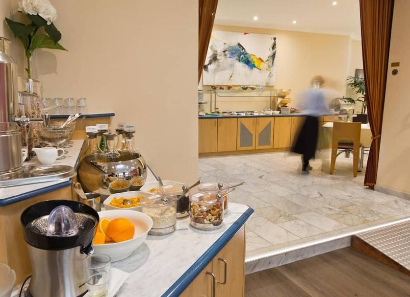 Buffet Photo