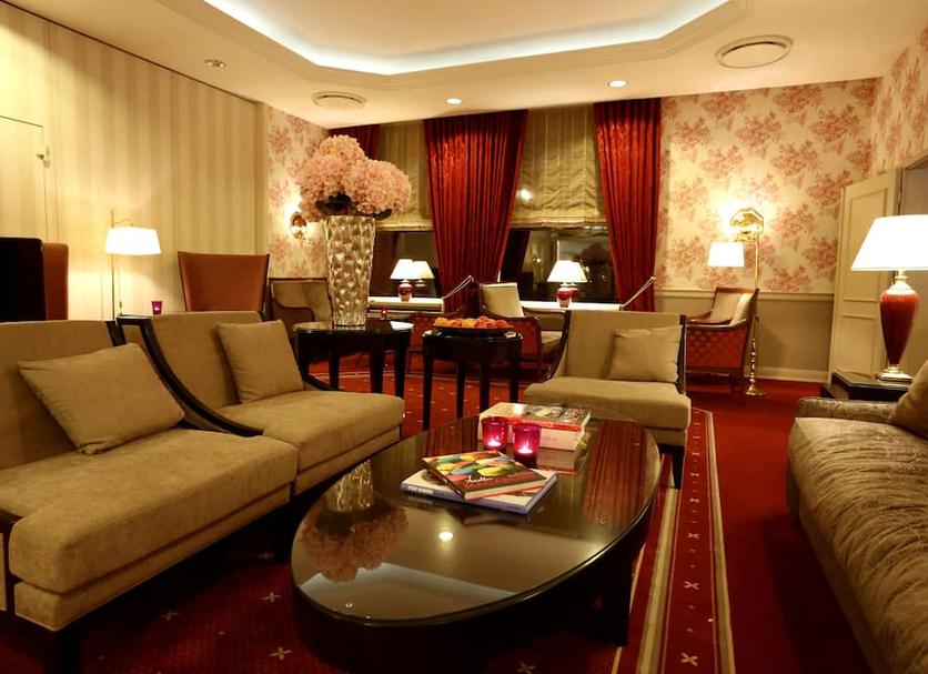 Lounge Photo