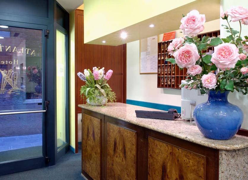 Front desk Photo