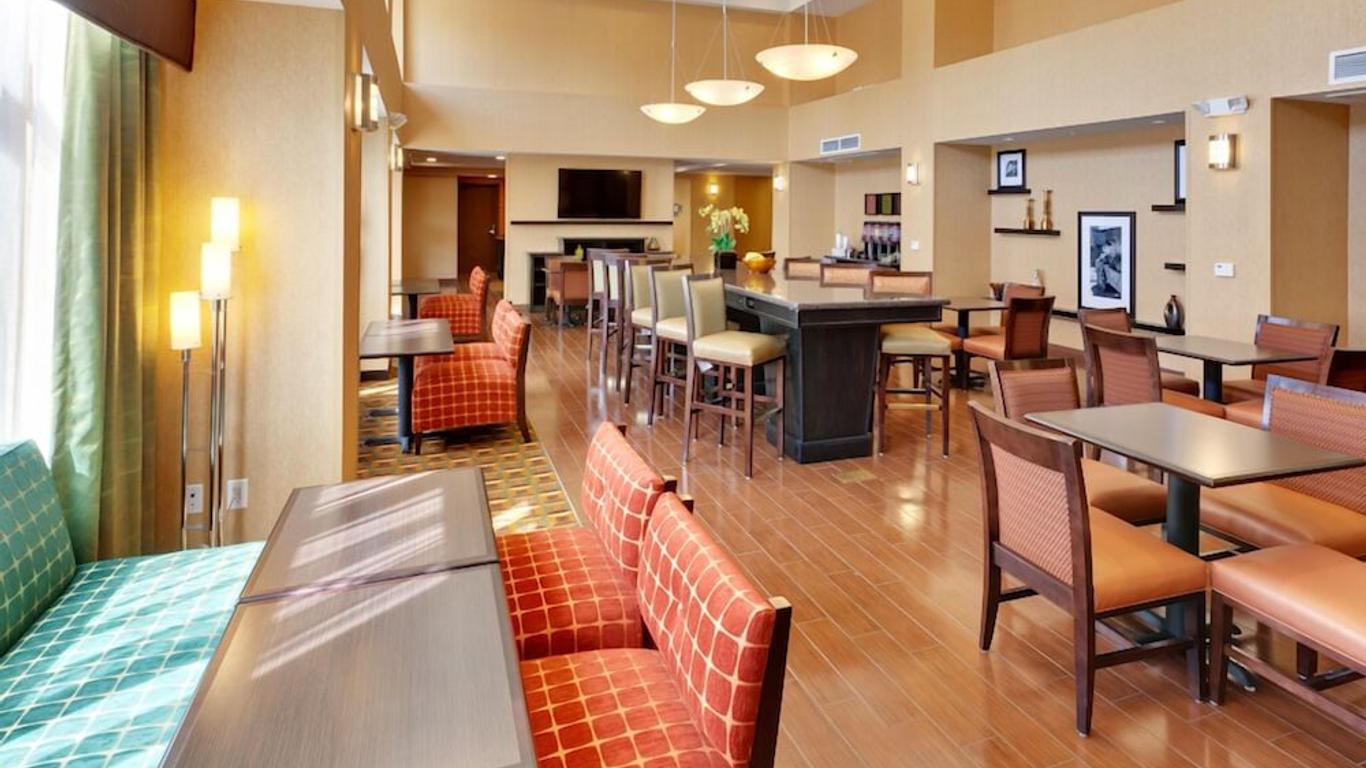 Hampton Inn & Suites Fresno - Northwest