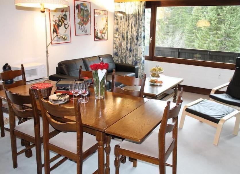 Dining room Photo