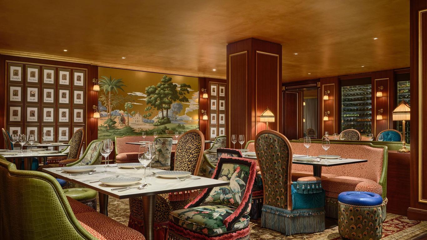 Maxwell Reserve Singapore, Autograph Collection