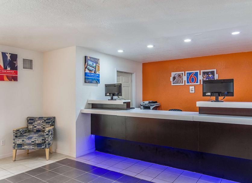 Front desk Photo