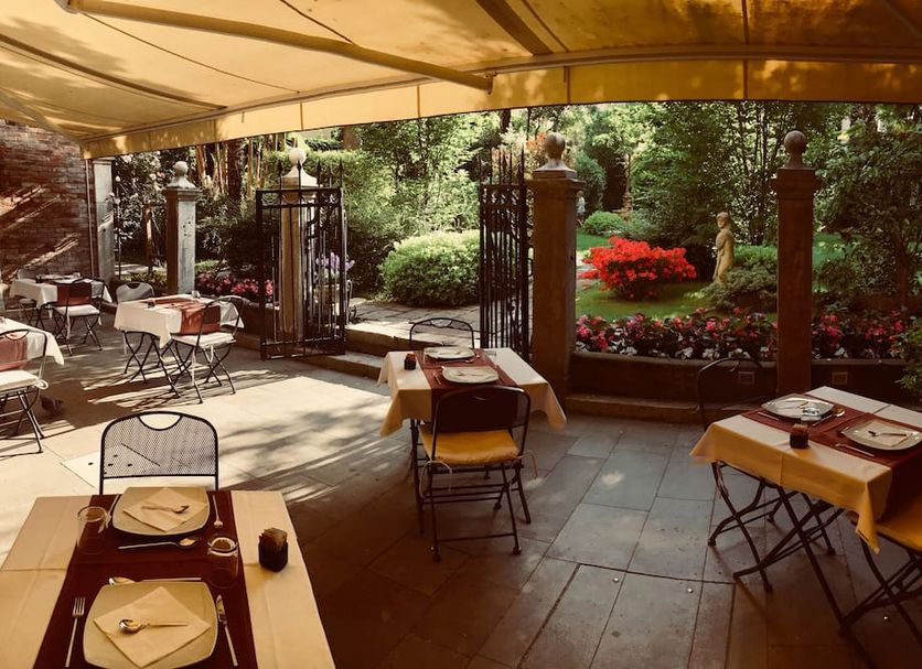 Restaurant Photo