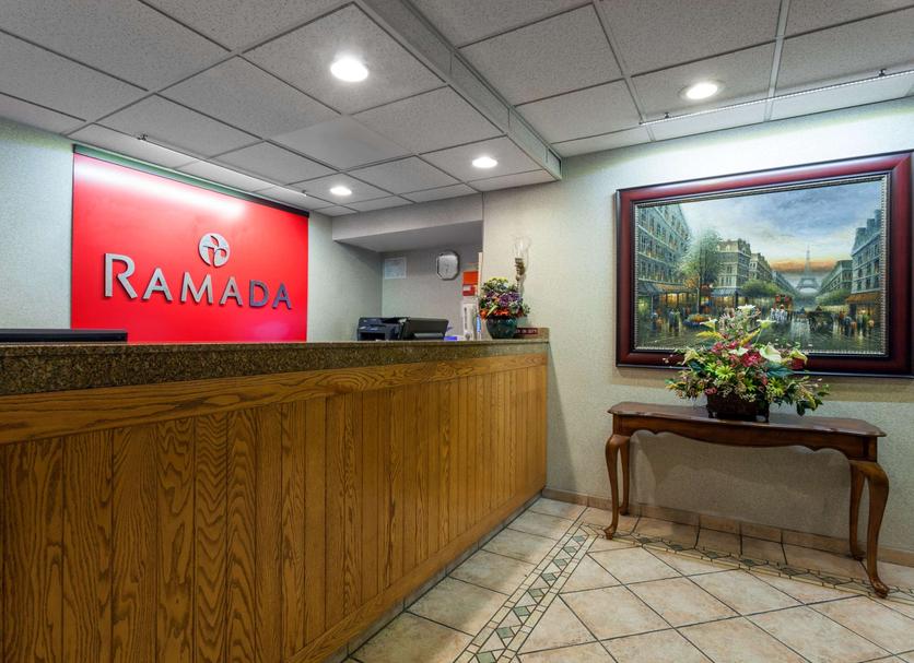 Front desk Photo
