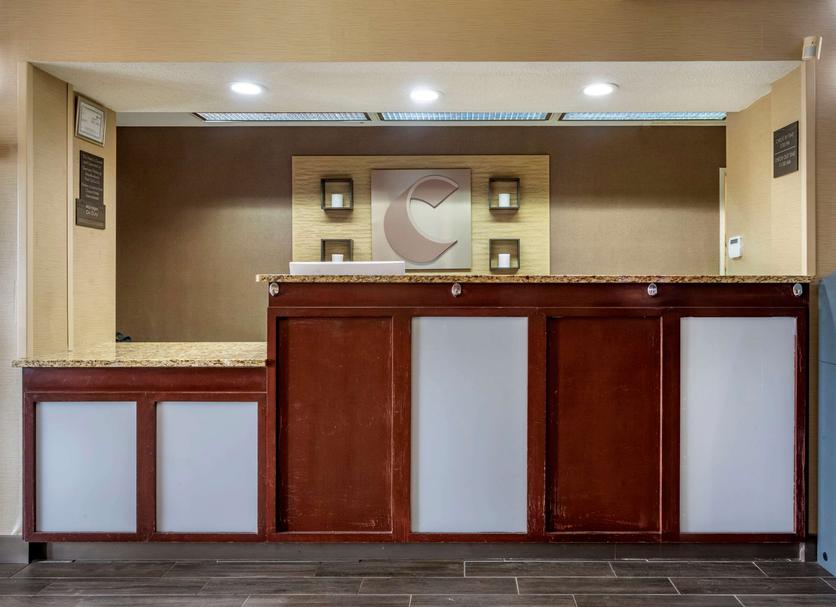 Front desk Photo