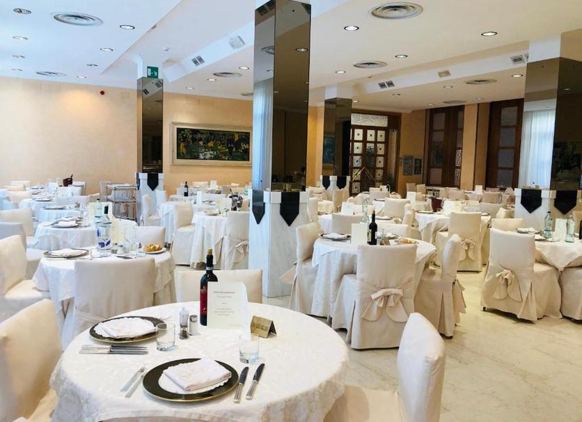 Banquet hall Photo