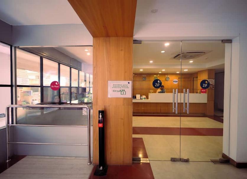 Front desk Photo