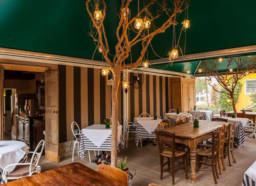 Restaurant Photo