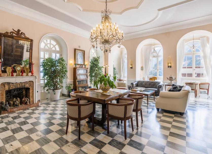 Dining room Photo