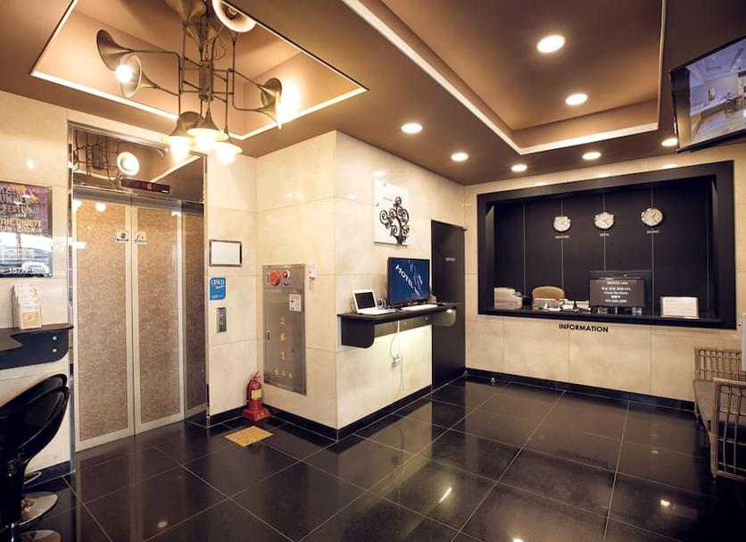 Front desk Photo