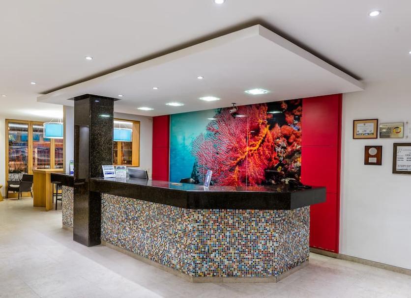 Front desk Photo