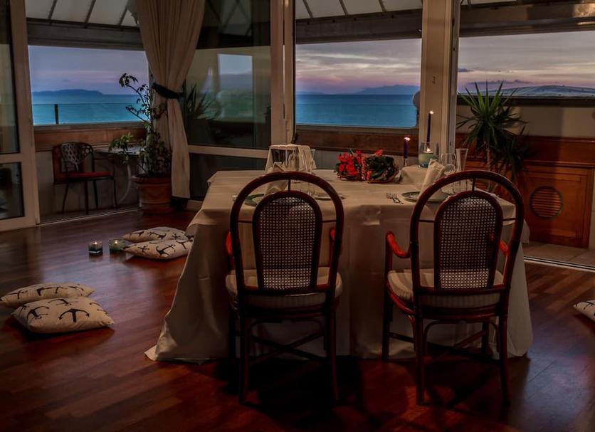 Dining room Photo