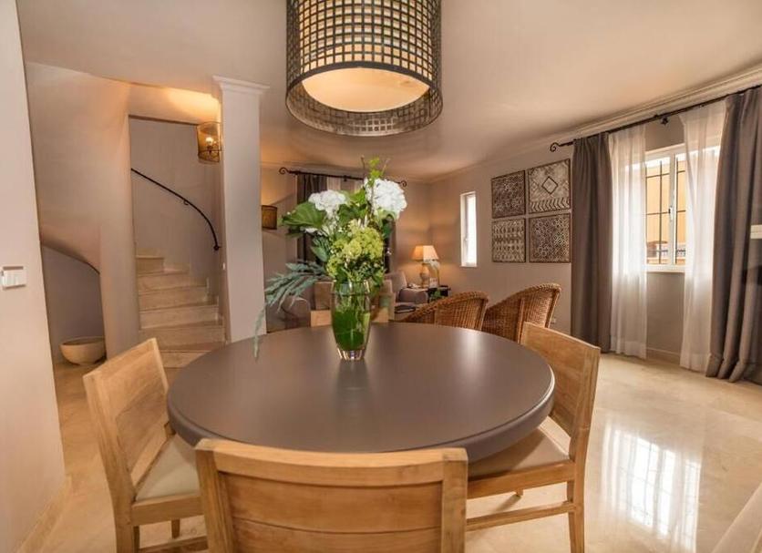 Dining room Photo