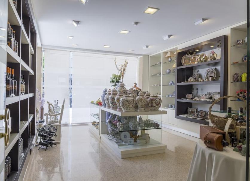 Shop Photo