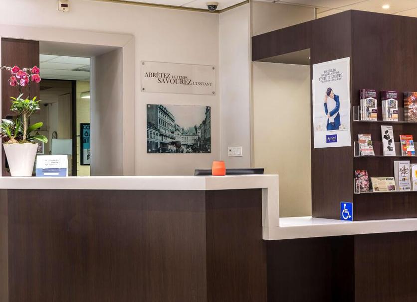 Front desk Photo