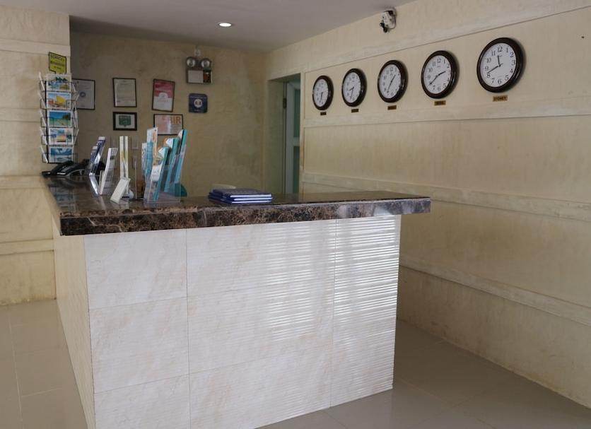 Front desk Photo