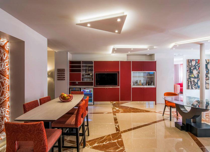 Dining room Photo