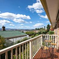 Beautiful Sunny Home Close To The Cbd And Gorge
