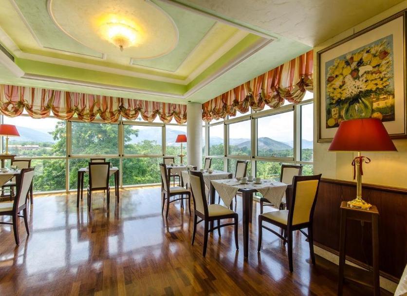 Dining room Photo