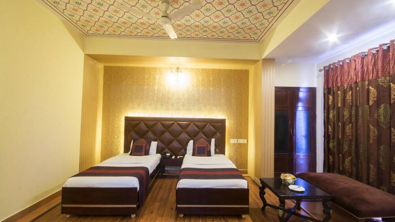 Siris 18 Agra Hotel