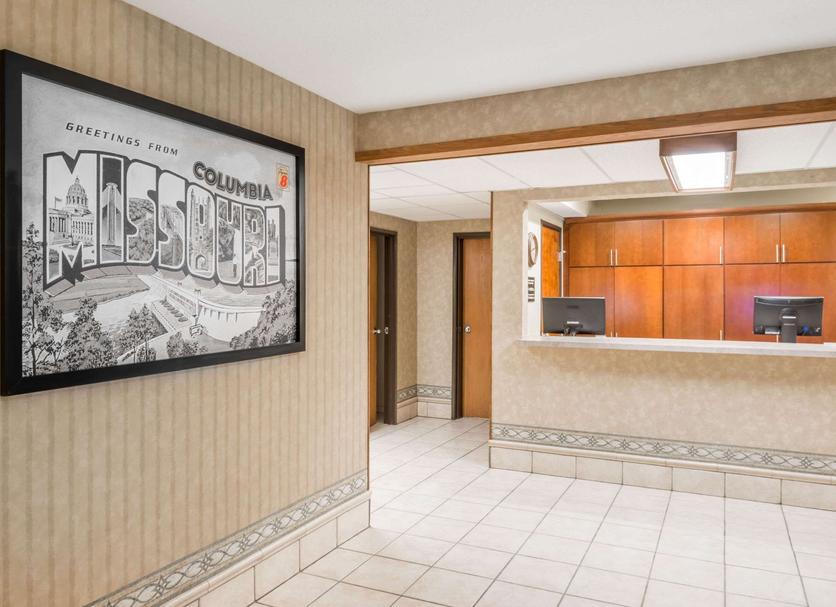 Front desk Photo