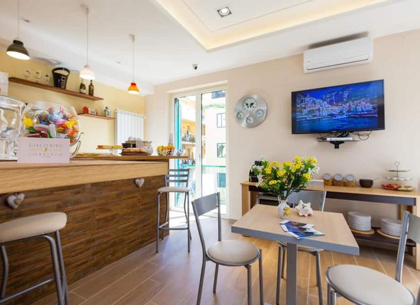 Dining room Photo