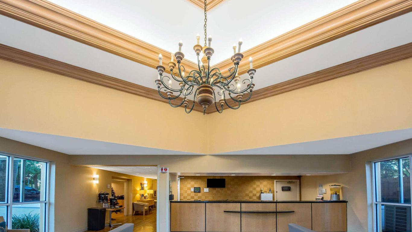 La Quinta Inn & Suites by Wyndham West Palm Beach Airport