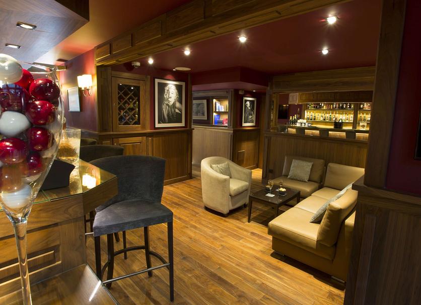 Bar Photo