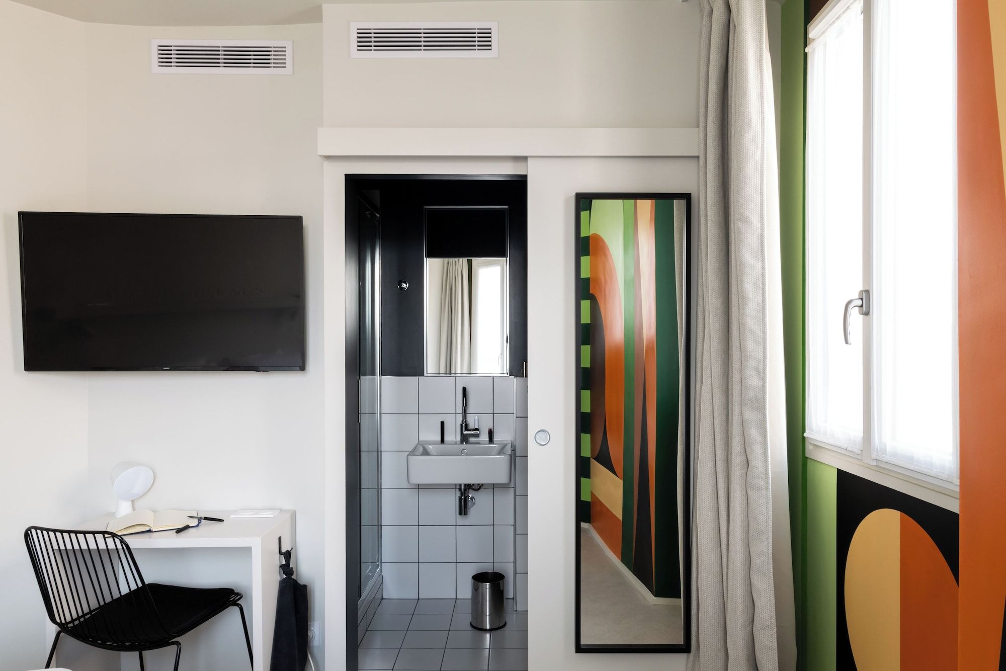 Room amenity